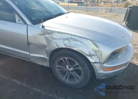 2005 Ford Mustang V6 Deluxe/V6 Premium из США, поврежденный, VIN 1ZVFT80N555100890